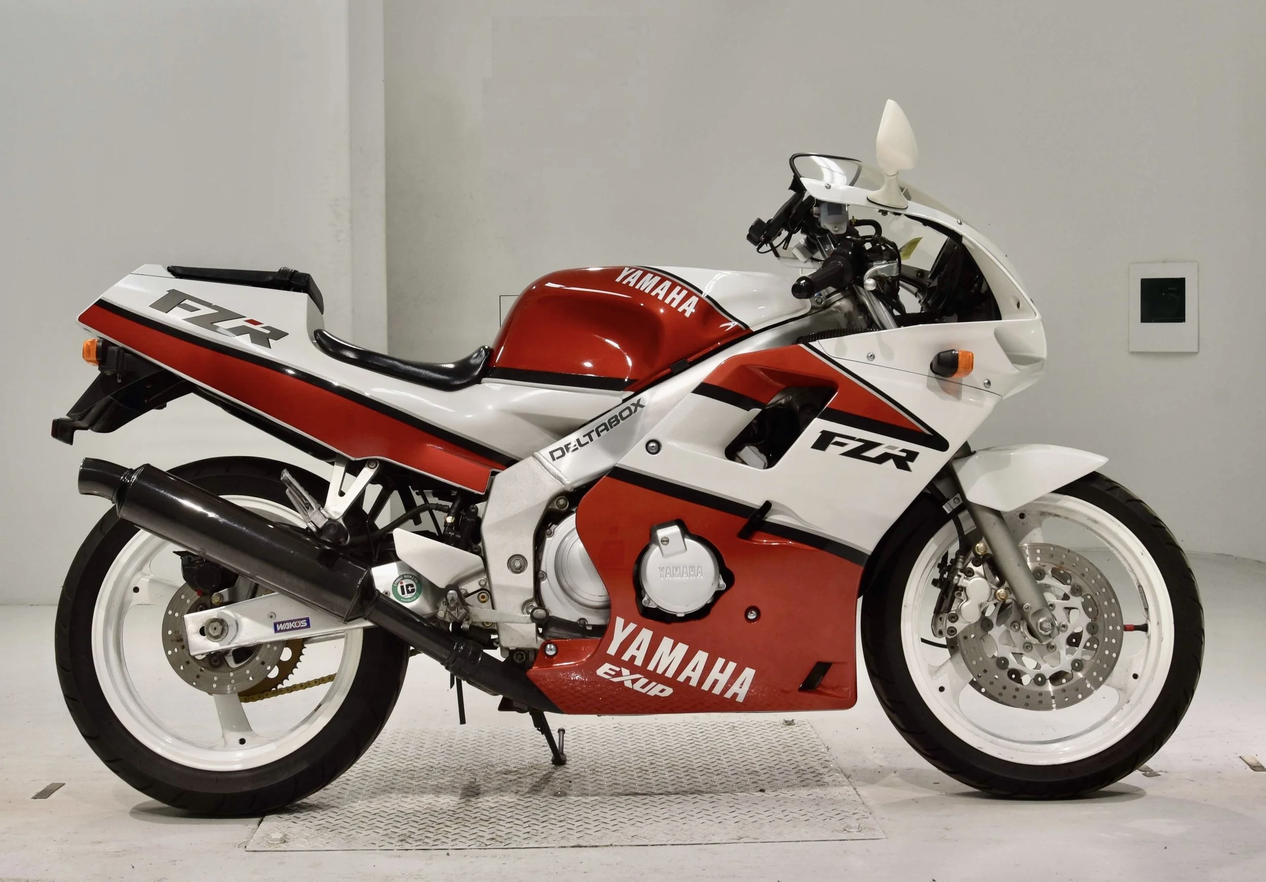 YAMAHA FZR250R-2 白/赤 格安提供車 秋の格安配送キャンペーン 期間限定 諸経費０円 クランキング確認済み 即納車有り 激安 横浜 都筑 宮前 Yamaha FZR250R For Sale from Moto2 Imports — Moto2 Imports